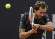 开云体育直播-意大利网球队爆冷法国网球队，瓦林卡三分雨点燃全场