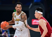 开云体育-关于球员在场上疯狂得分，助队获得胜利的信息