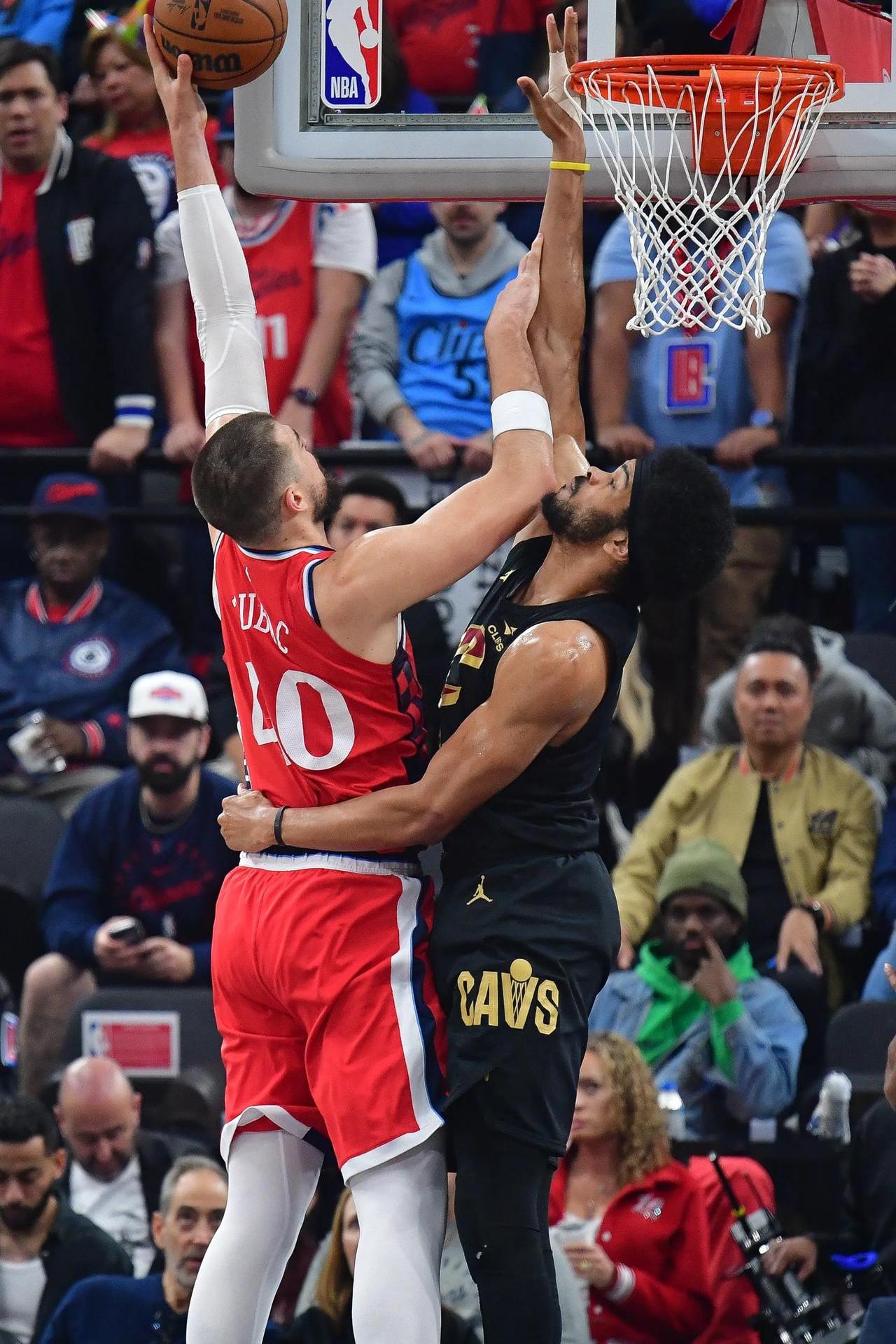 塞尔维亚男篮翻盘快船,恩比德送出助攻的简单介绍 塞尔维亚男篮翻盘快船,恩比德送出助攻的简单介绍