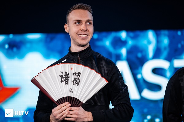 100T险胜Astralis，Chovy关键制胜