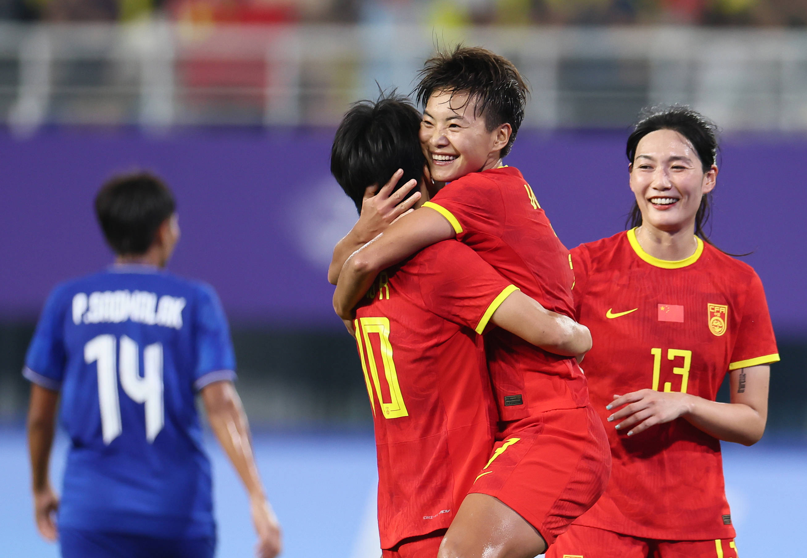 中国女足国家队士气高昂，力争赢得比赛胜利