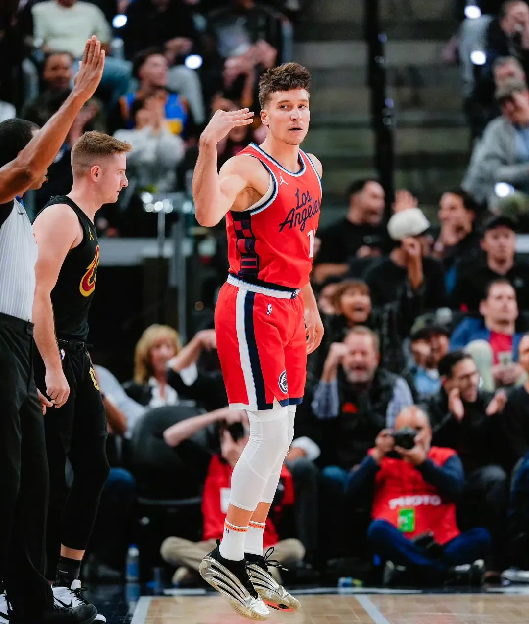 灰熊击败老鹰，莫兰尼统率全队