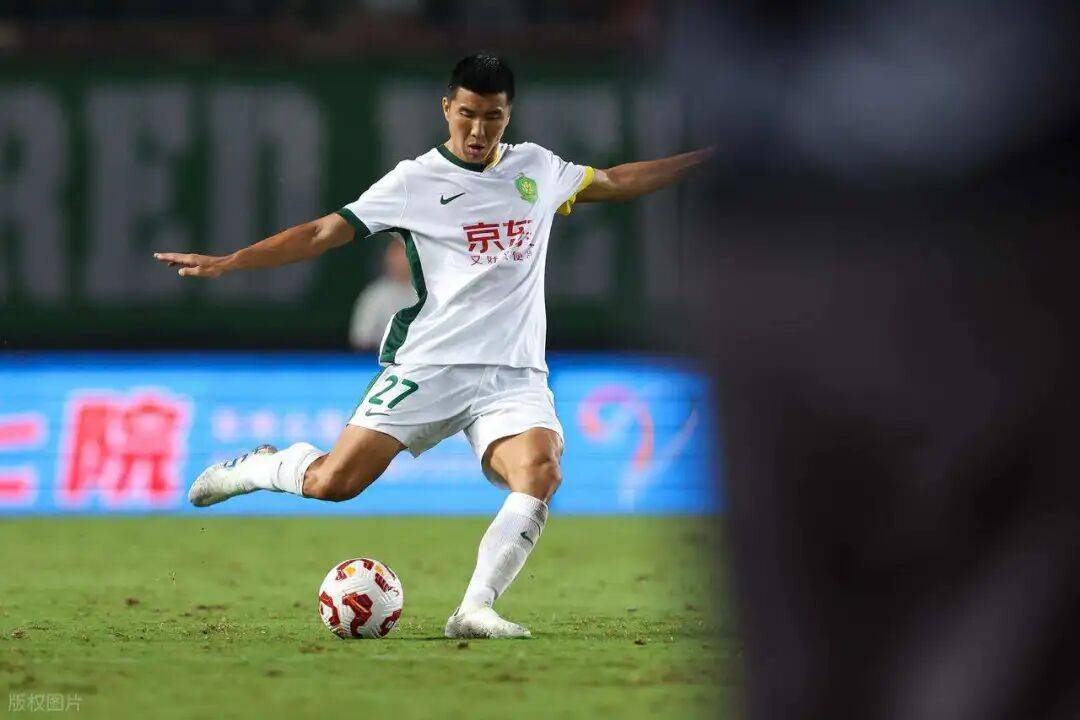 包含全民关注的一场足球盛宴落幕，引发球迷热议的词条