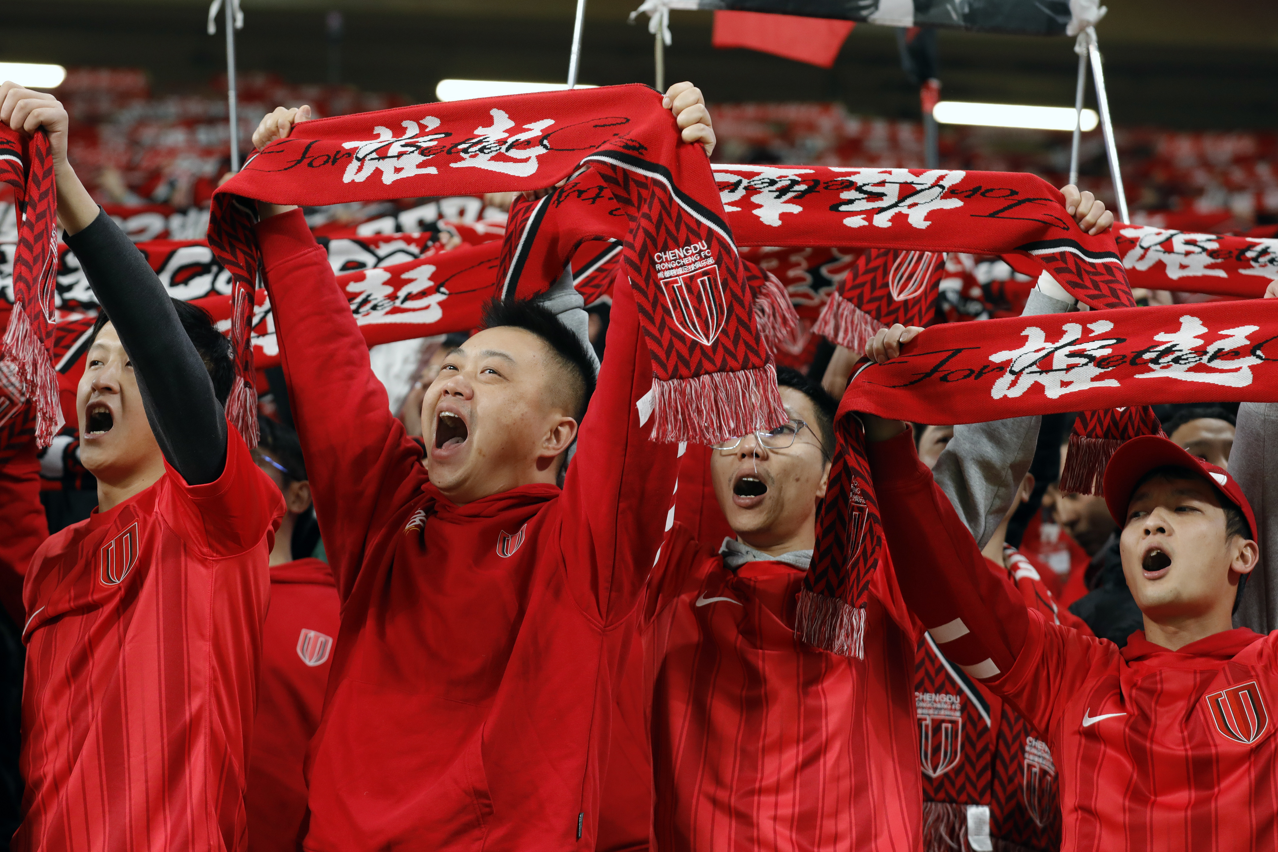 包含国内足球职业比赛的最新战报的词条