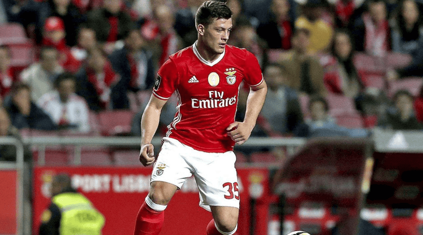 包含皇家贝蒂斯客场登顶，争四形势越发激烈的词条