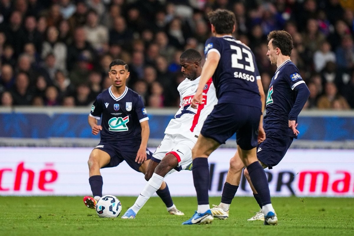 包含法国险胜西班牙，博格巴2统治全场的词条