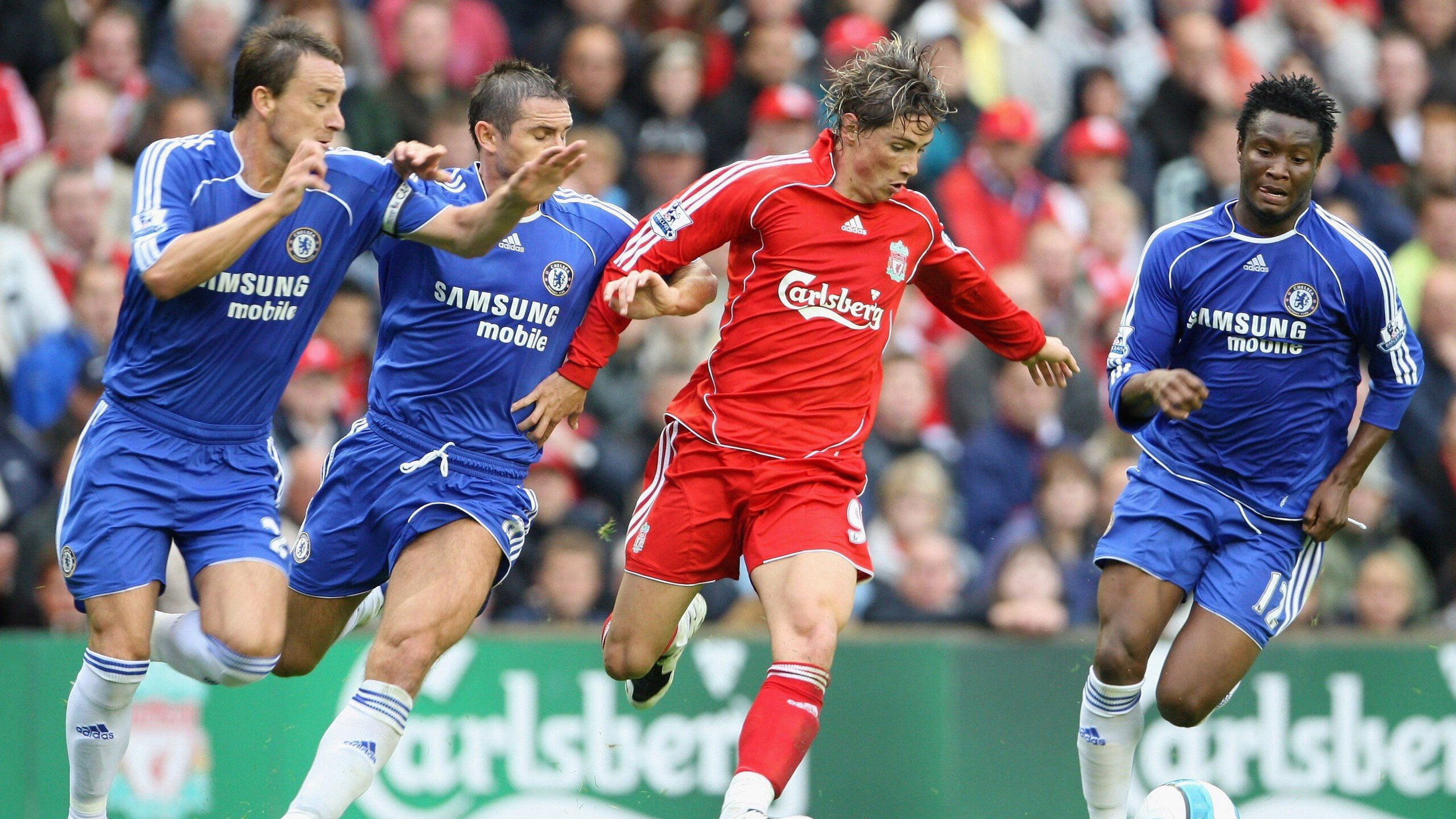 暗夜极速，蒂亚戈·F1街道赛的防线撕裂者